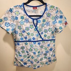 DICKIES Women's White and blue  Floral Scrub Top size S